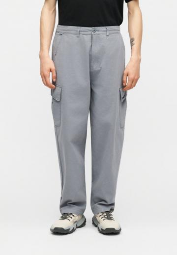 Брюки с накладными карманами