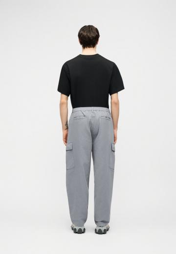 Брюки с накладными карманами