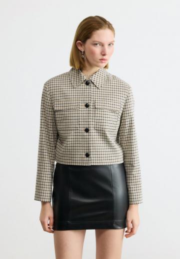 Короткий блейзер