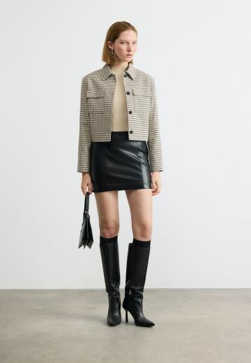 Короткий блейзер