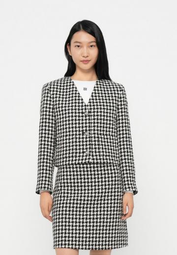 Короткий блейзер