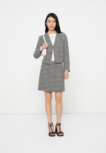 Короткий блейзер