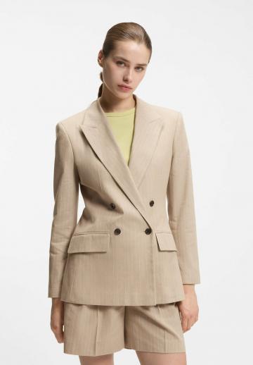 Короткое пальто