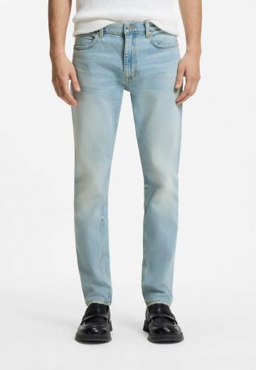 Узкие джинсы