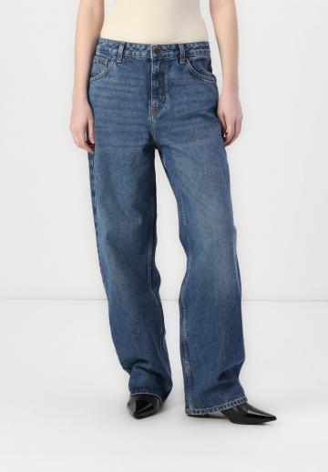 Свободные джинсы