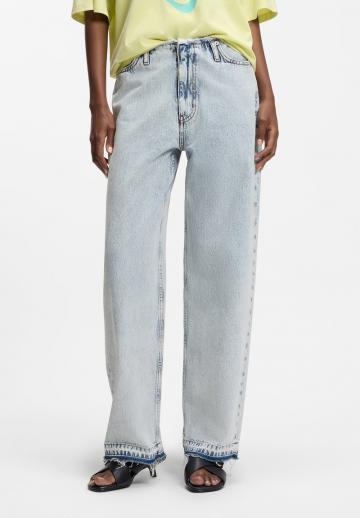 Прямые джинсы
