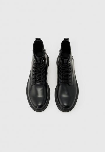 Ботинки на шнуровке