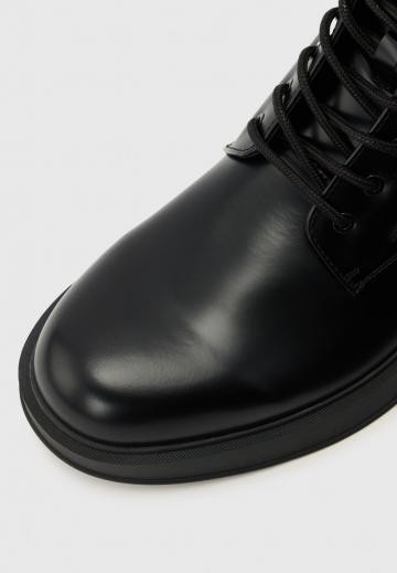 Ботинки на шнуровке