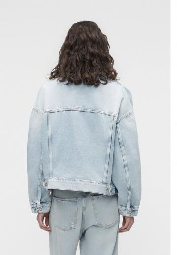 Джинсовая куртка