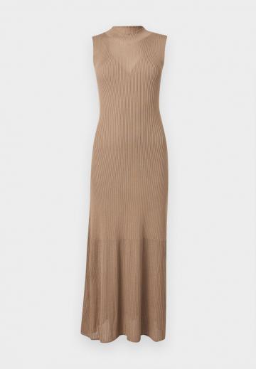 Вязаное платье