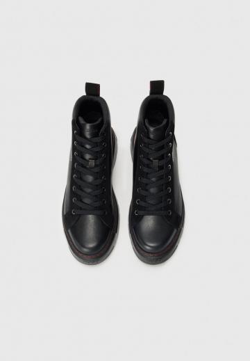 Ботинки на шнуровке