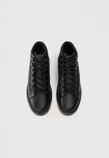 Ботинки на шнуровке