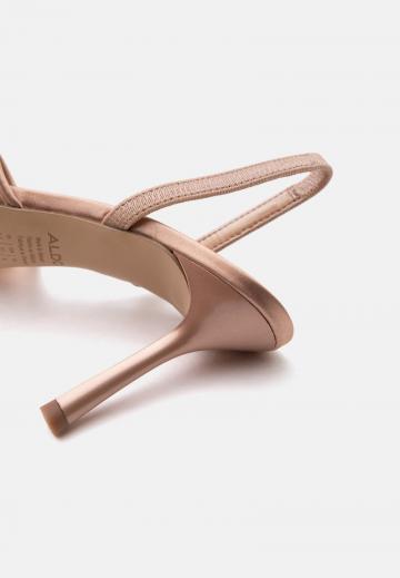 Туфли на высоком каблуке