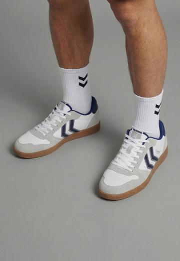 Кроссовки для зала