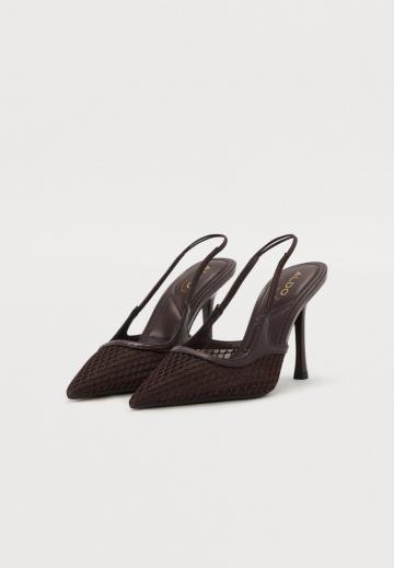 Туфли на высоком каблуке