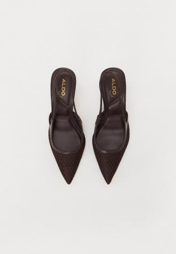 Туфли на высоком каблуке