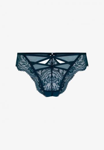 Трусы на бедрах