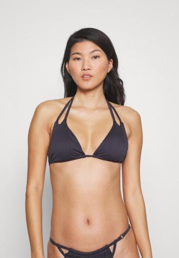 Треугольное бикини