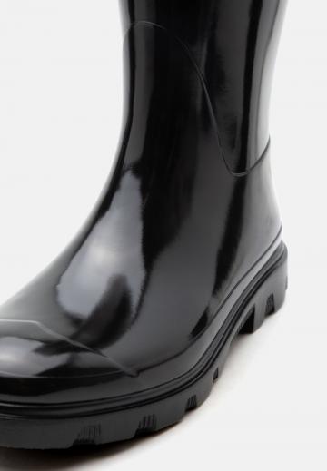 Резиновые сапоги