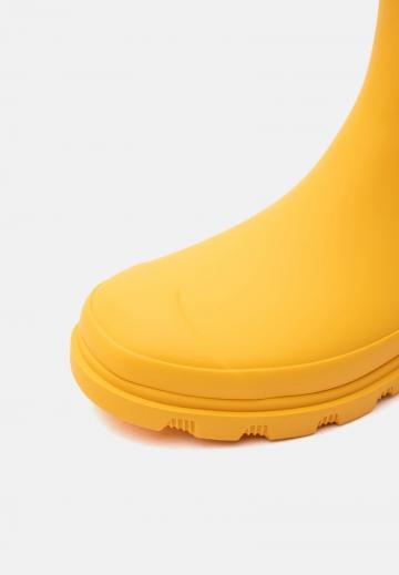 Резиновые сапоги