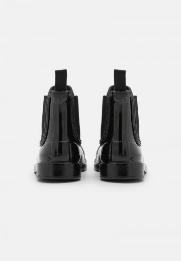 Резиновые сапоги