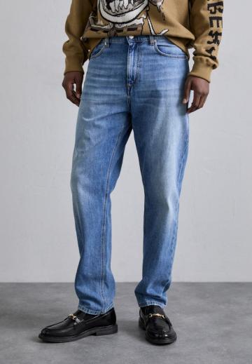 Прямые джинсы