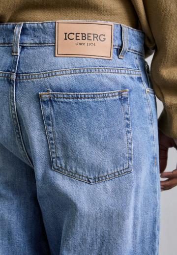 Прямые джинсы