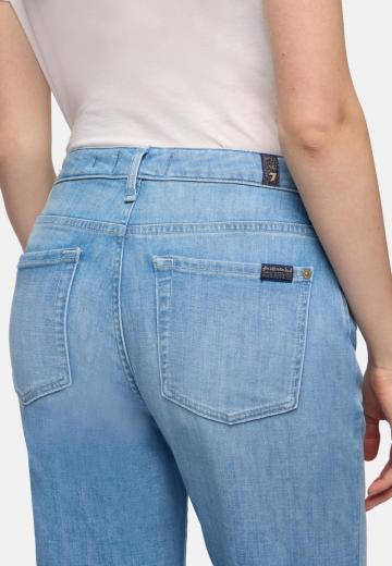 Прямые джинсы