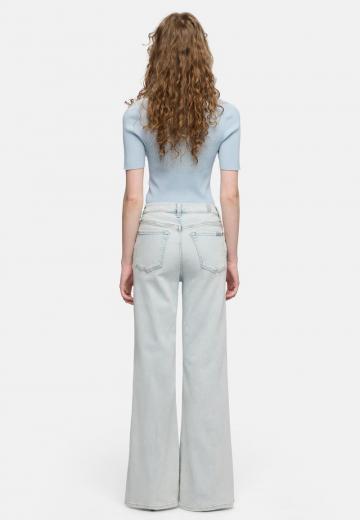 Клешеные джинсы