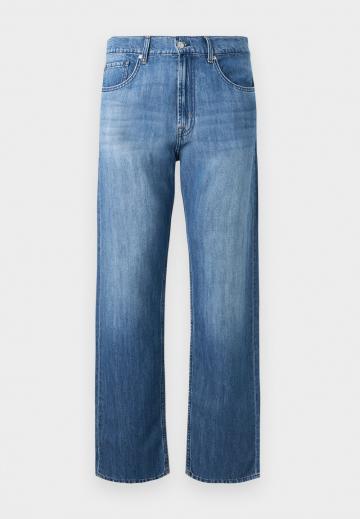 Прямые джинсы