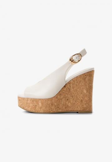 Босоножки на танкетке