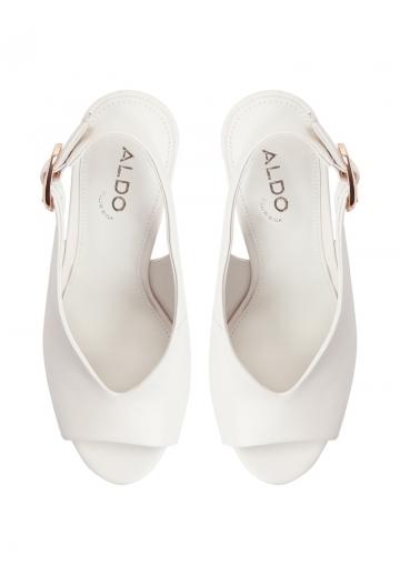 Босоножки на танкетке