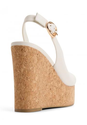 Босоножки на танкетке