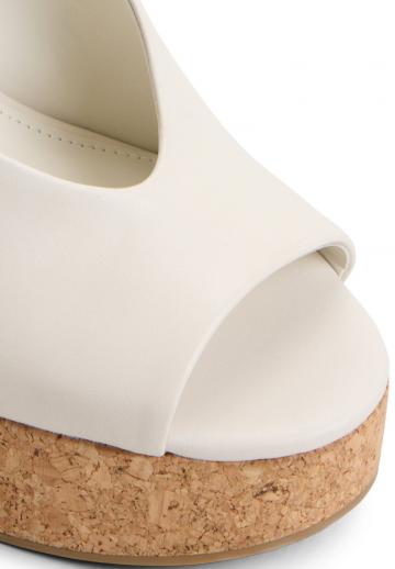 Босоножки на танкетке