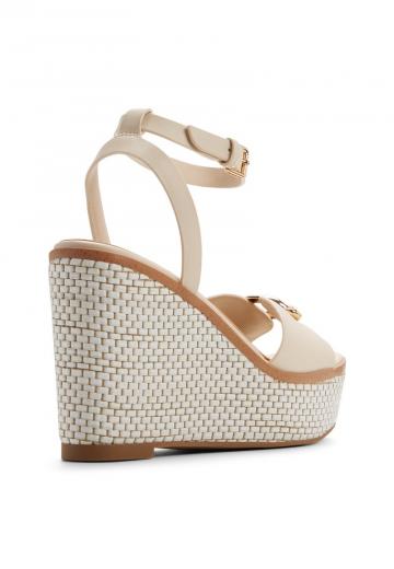 Босоножки на танкетке