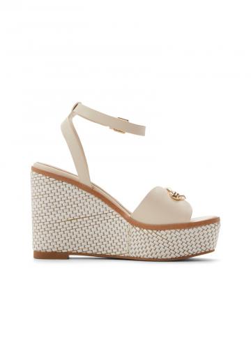 Босоножки на танкетке