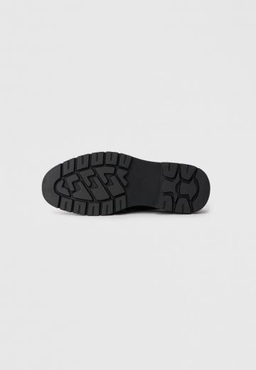 Ботинки на шнуровке