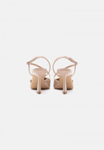 Туфли на высоком каблуке