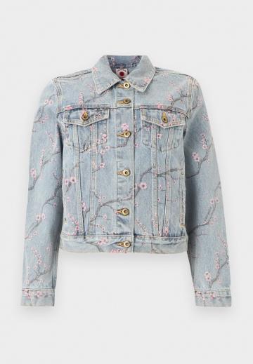 Джинсовая куртка