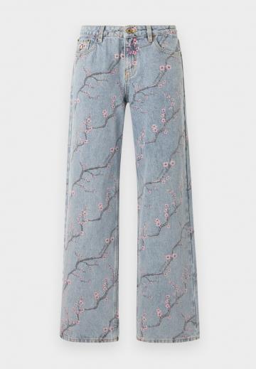 Свободные джинсы