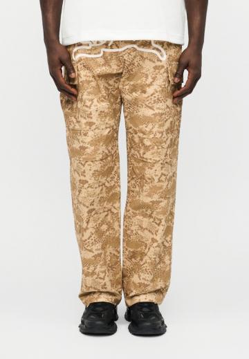 Брюки с накладными карманами