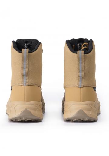 Спортивные сапоги