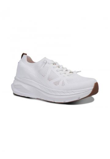 Походные кроссовки