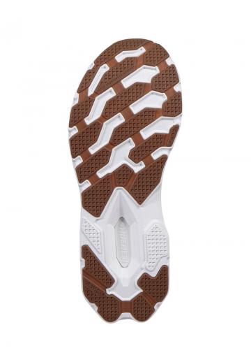 Походные кроссовки