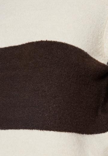 Пуловер в полоску