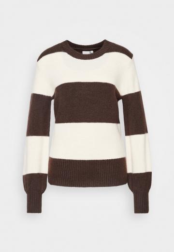 Пуловер в полоску