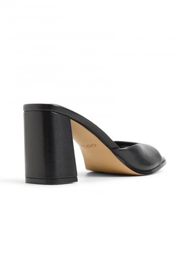 Босоножки на каблуке