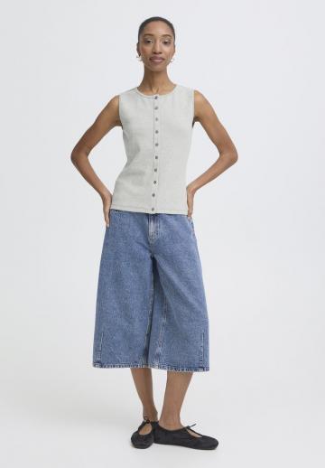 Вязаный жилет