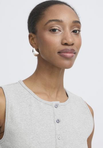 Вязаный жилет