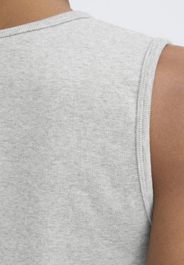 Вязаный жилет